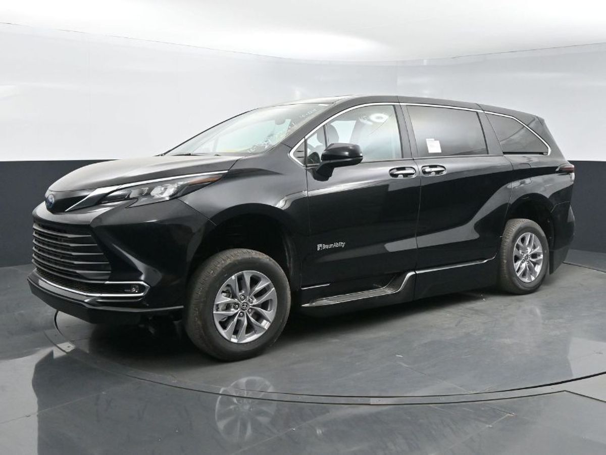 2024 Toyota Sienna XLE - Photo 21