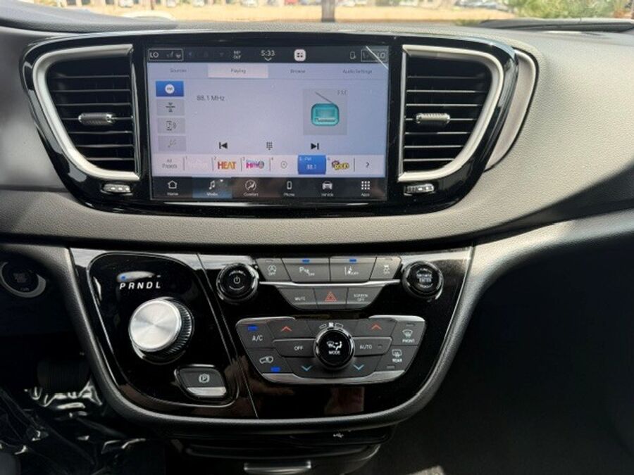 2026 Chrysler Voyager LX - Photo 19