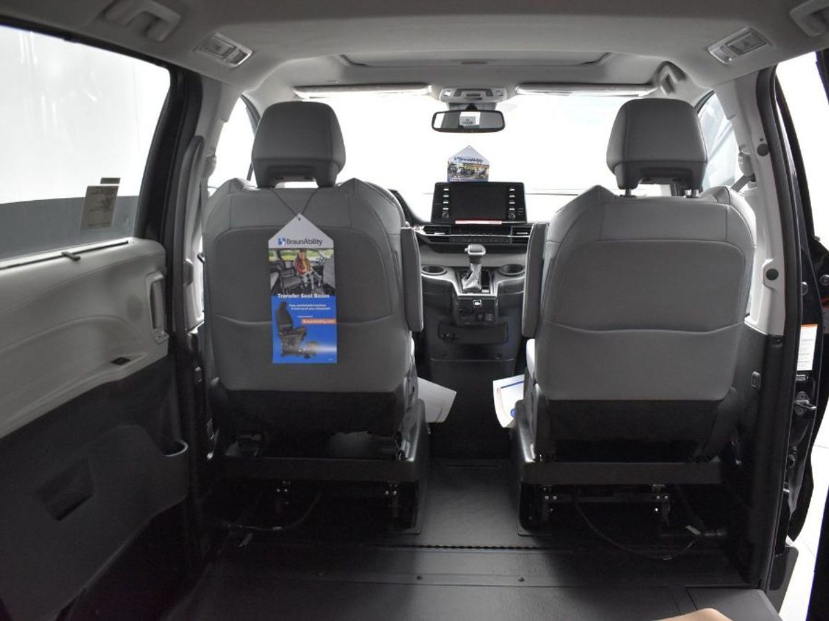 2024 Toyota Sienna XLE - Photo 8
