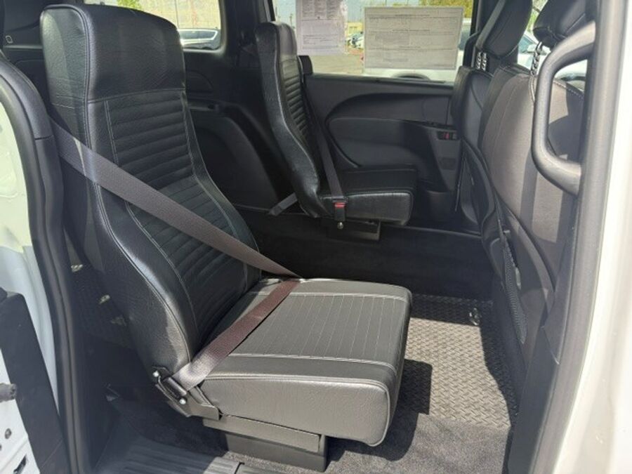 2026 Chrysler Voyager LX - Photo 14