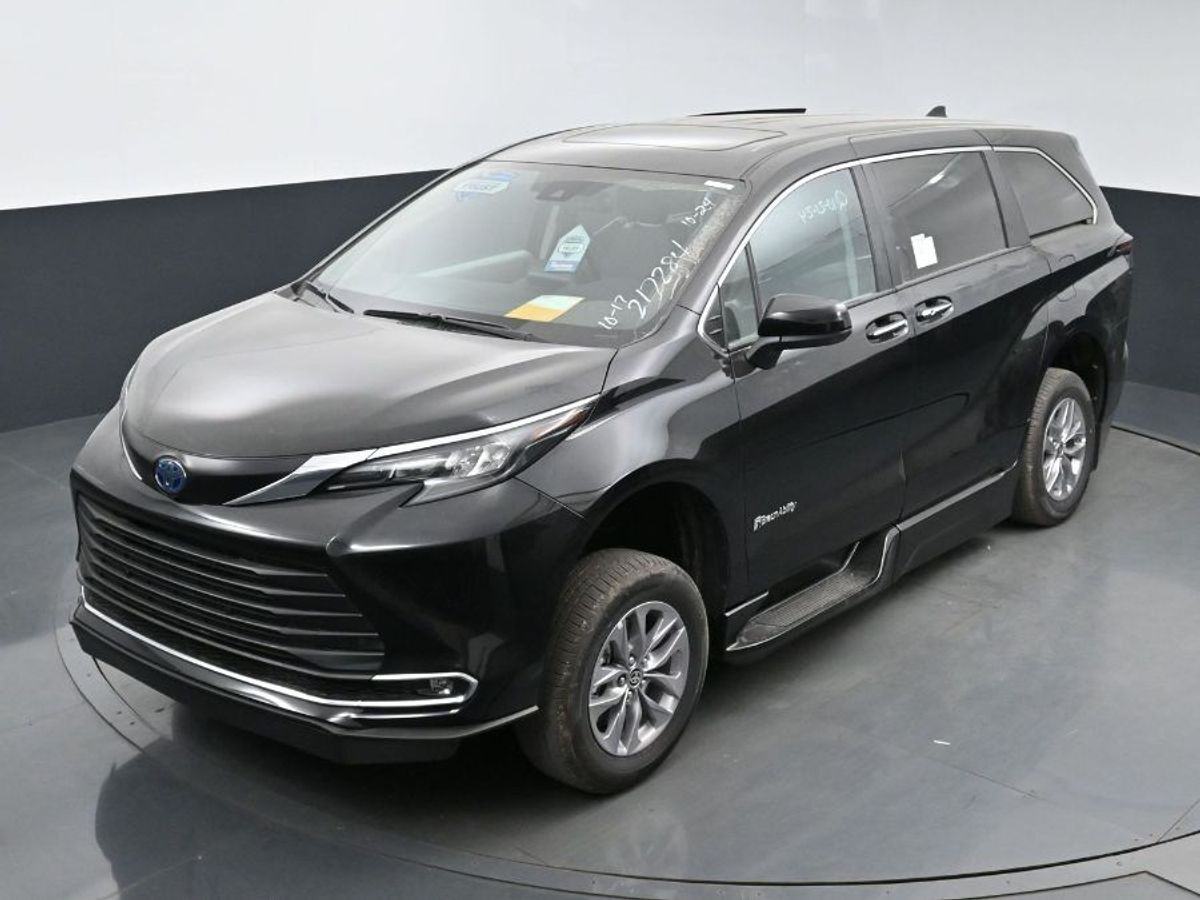 2024 Toyota Sienna XLE - Photo 16